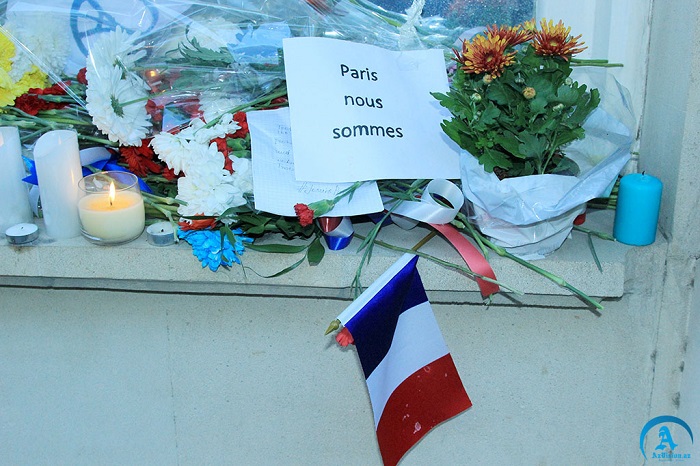 In Baku wird die Paris-Tragödie erinnert - FOTOS